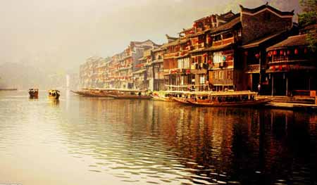 張家界國家森林公園、袁家界、天子山、大峽谷、玻璃橋、鳳凰古城兩晚三日游