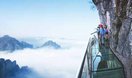 張家界國家森林公園、天子山、袁家界、金鞭溪、十里畫廊、玻璃橋、天門山、玻璃棧道兩晚三日游